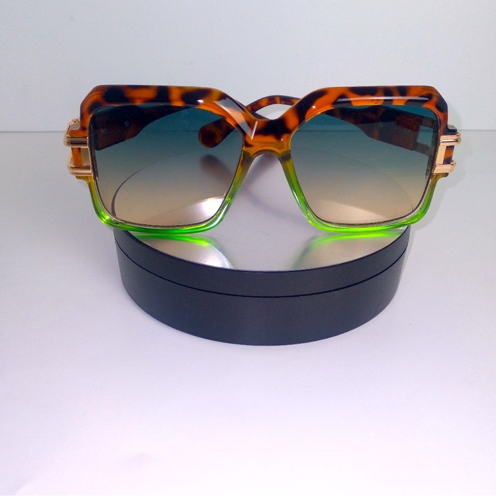 Sunglasses | Oversized Leopard & Green Gold
Detailed Sunglasses 100% UV Vacation